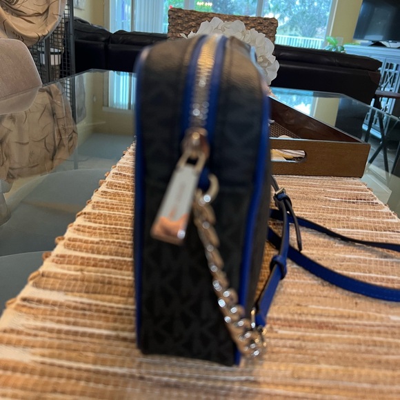 NWOT Michael Kors, Black Logo, Jet Set Camera Shoulder Bag - Picture 6 of 16